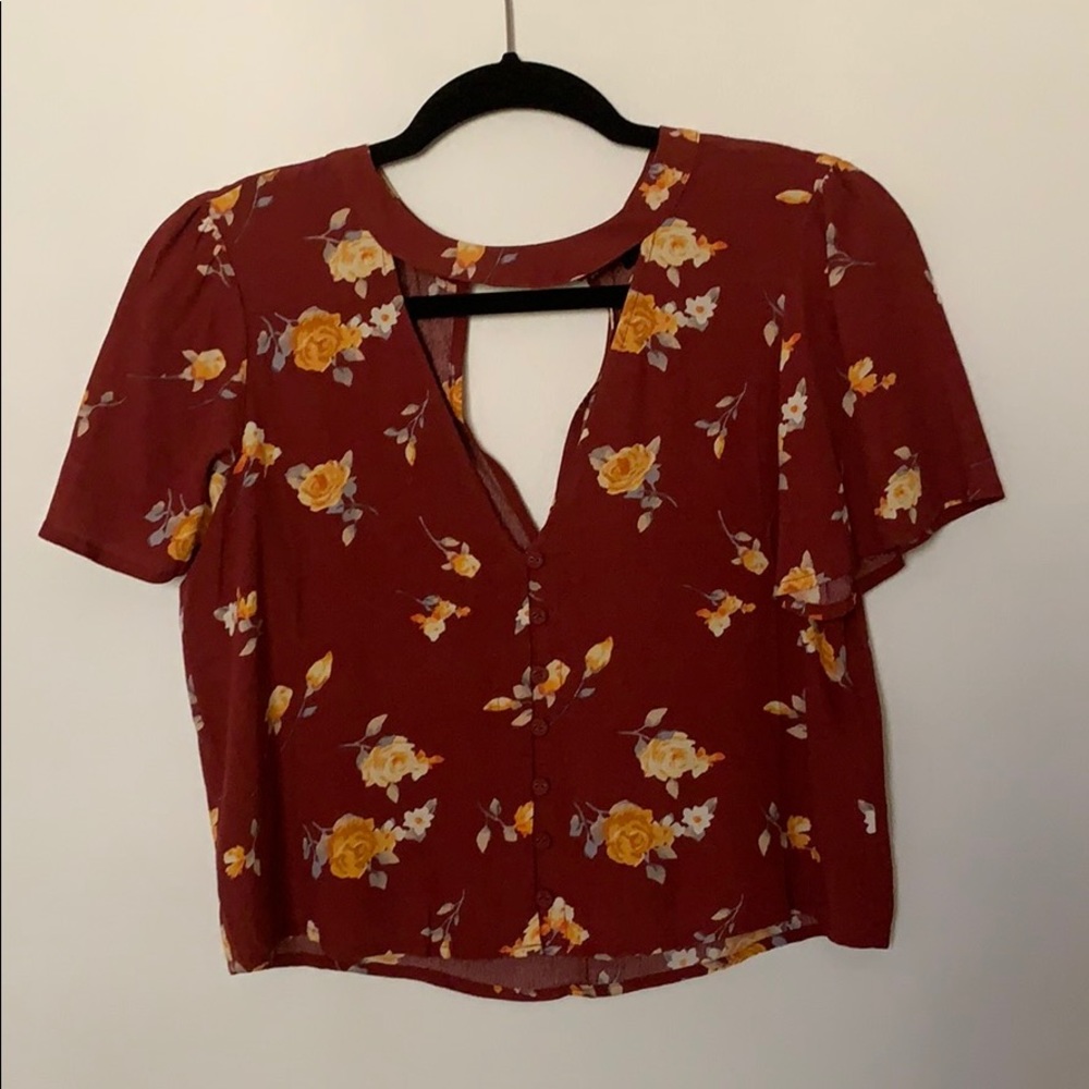 maroon crop top